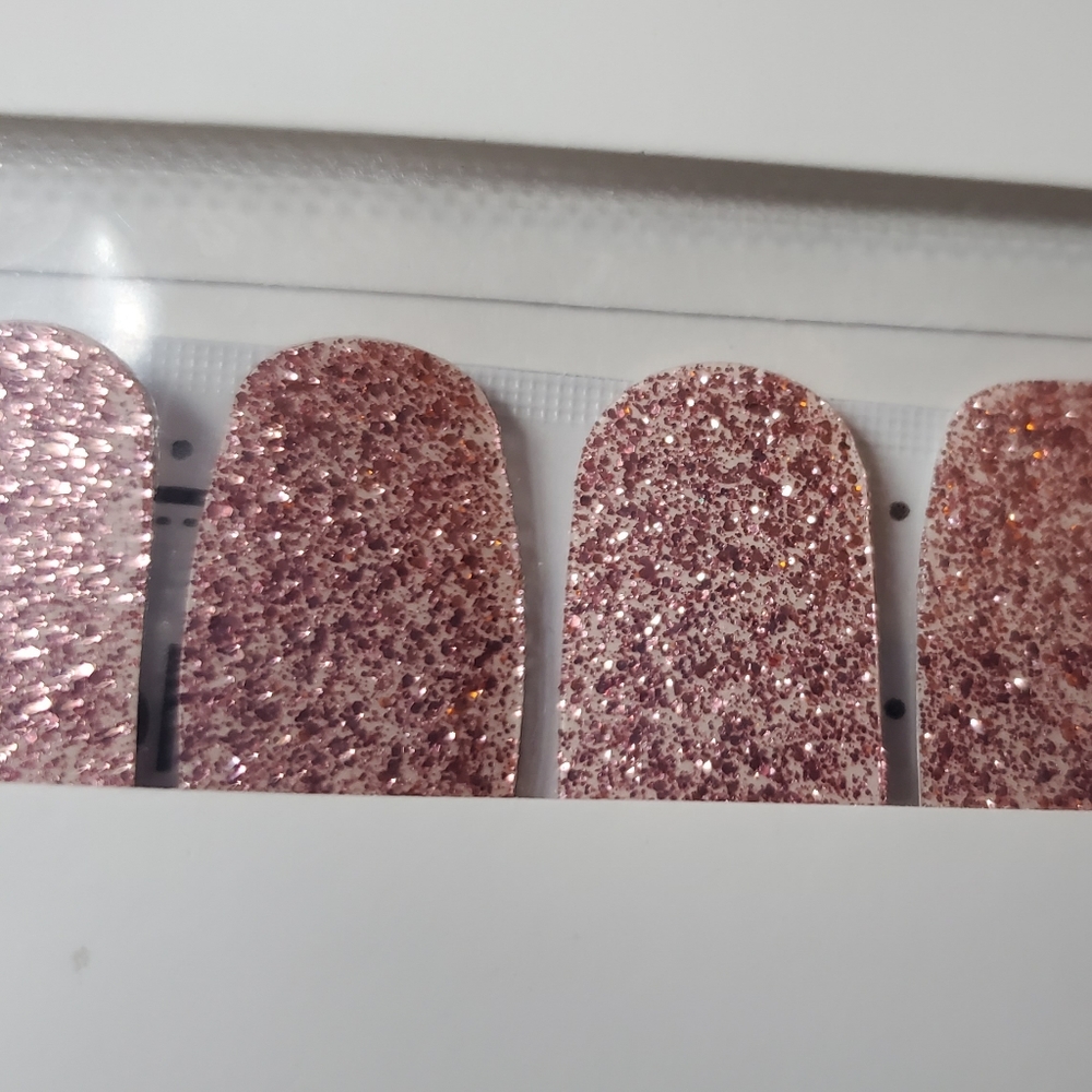 Colorstreet Belize Bellini nail strips